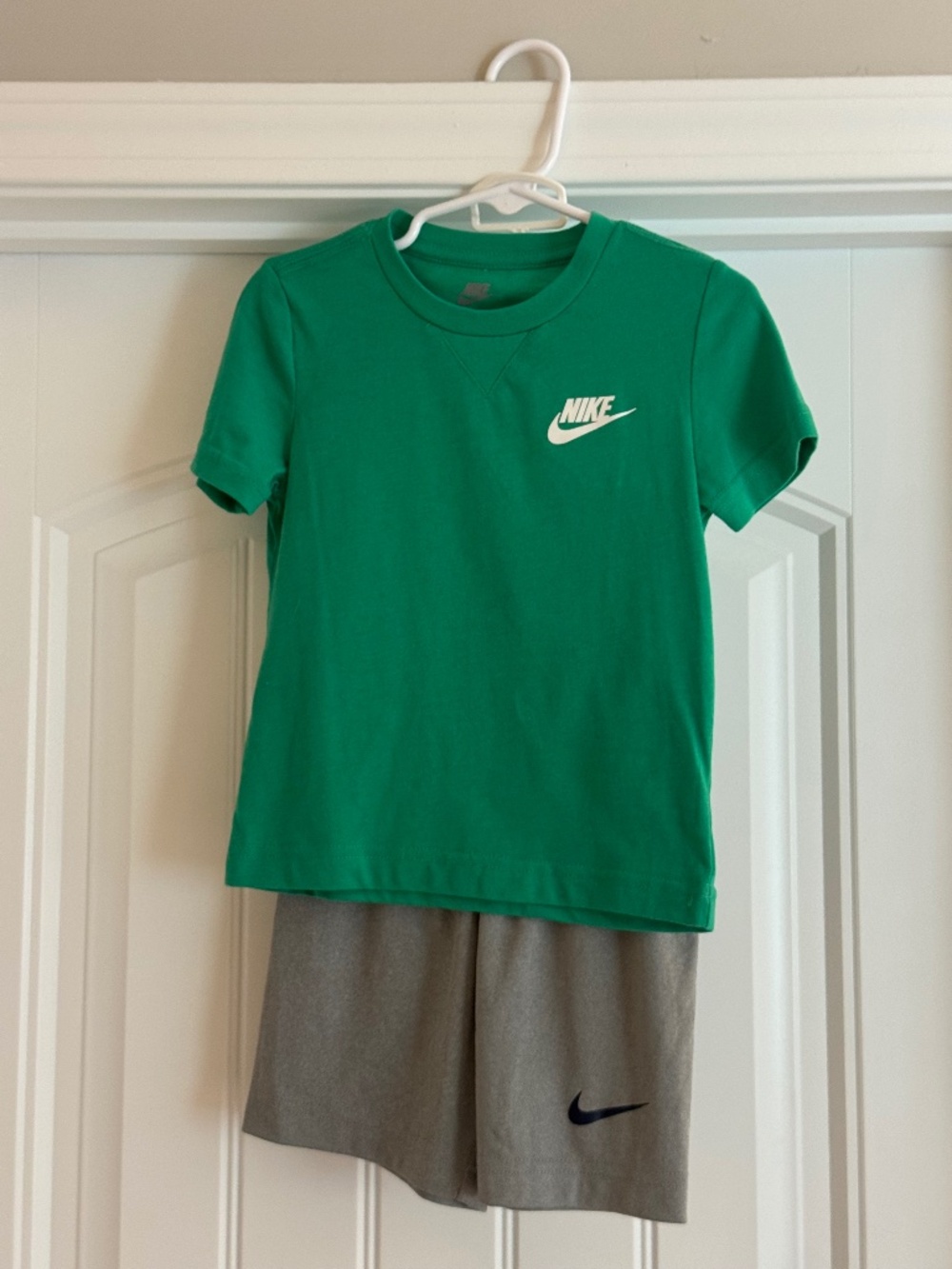 Nike 3T Green Shirt & Grey Short Set - Picture 1 of 4